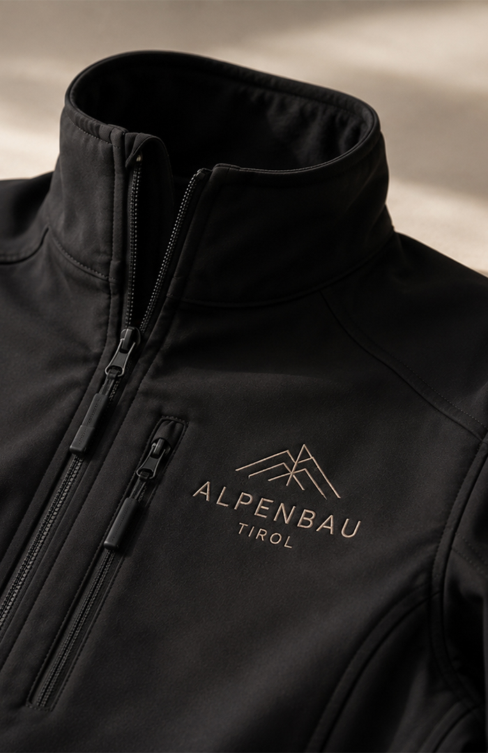 Beispiel für individuell bestickte Arbeits- und Teamkleidung